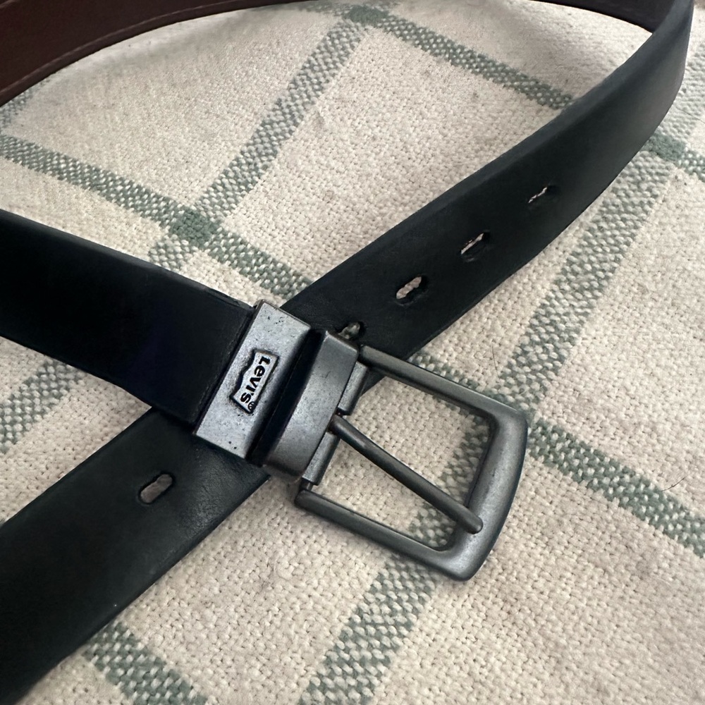 Levi's Youth S Leather reversible  Belt with Silver Buckle